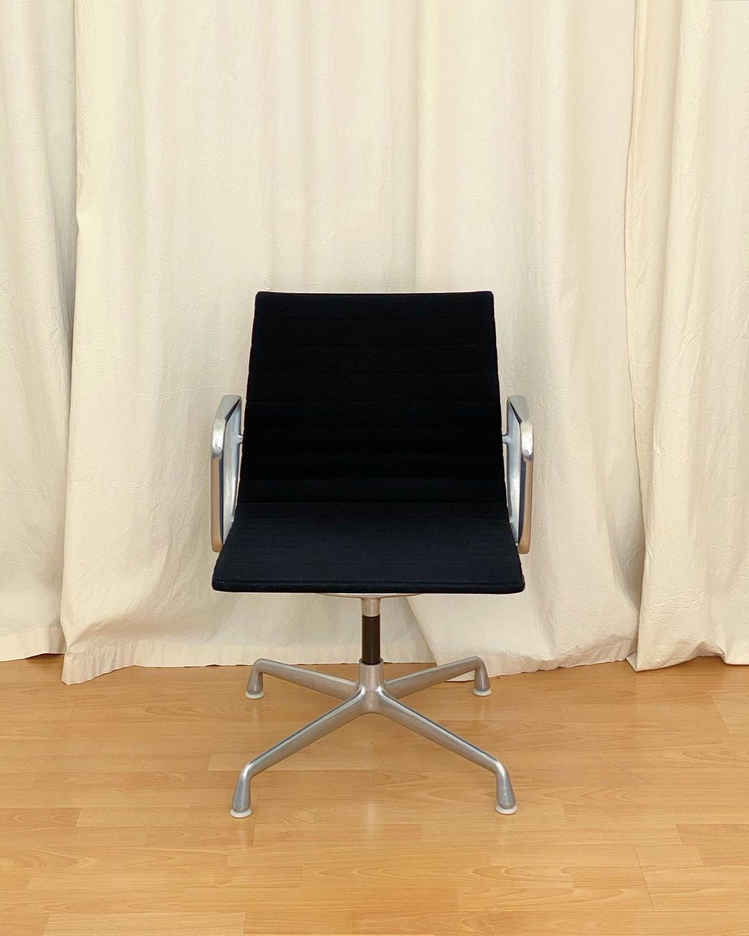 EA 108 chair, Charles Eames Herman Miller production, 